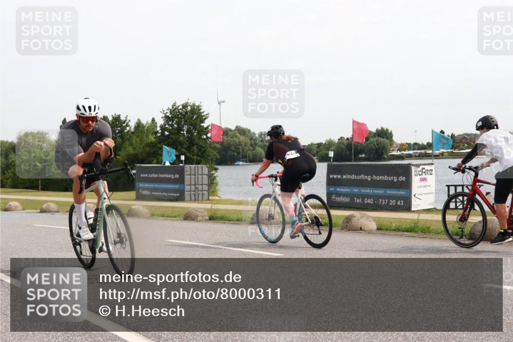 15.06.2025 - 27. Vierlanden-Triathlon H.Heesch http://msf.ph/oto/8000311 15.06.2025 10:27:46 Radfahren 75, 100 meine-sportfotos.de