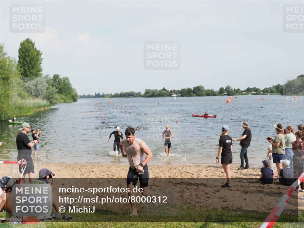 21.06.2025 - 27. Vierlanden-Triathlon MichiJ http://msf.ph/oto/8000312 15.06.2026 10:03:53 Schwimmen 415, 427, 436, 1398 meine-sportfotos.de