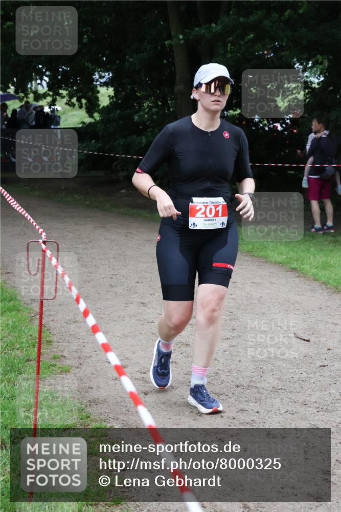 21.06.2025 - 27. Vierlanden-Triathlon Lena Gebhardt http://msf.ph/oto/8000325 15.06.2025 14:02:09 Laufen 202, 201 meine-sportfotos.de