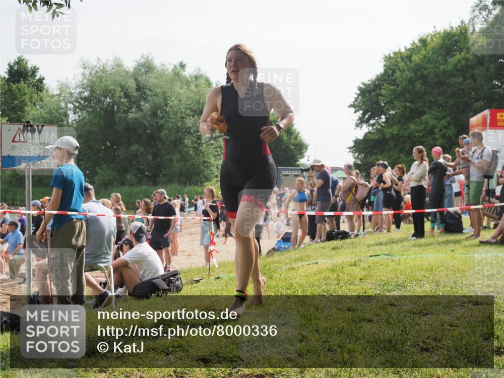 15.06.2025 - 27. Vierlanden-Triathlon KatJ http://msf.ph/oto/8000336 15.06.2025 09:57:09 Schwimmen 263, 325, 1399 meine-sportfotos.de