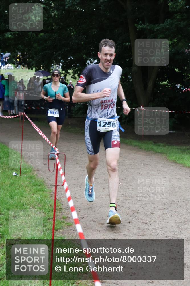21.06.2025 - 27. Vierlanden-Triathlon Lena Gebhardt http://msf.ph/oto/8000337 15.06.2025 14:02:17 Laufen 225, 1176, 1816, 2025, 1258 meine-sportfotos.de