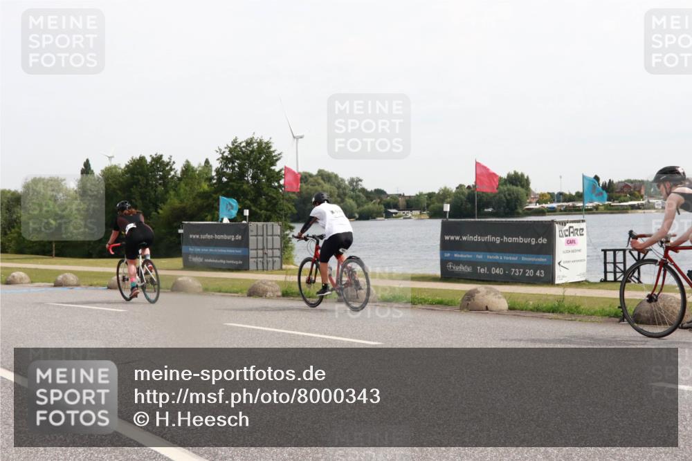15.06.2025 - 27. Vierlanden-Triathlon H.Heesch http://msf.ph/oto/8000343 15.06.2025 10:27:47 Radfahren 75, 100, 529, 552 meine-sportfotos.de