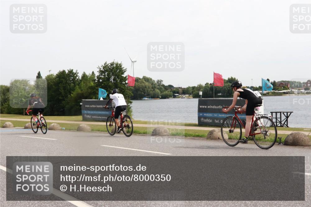 15.06.2025 - 27. Vierlanden-Triathlon H.Heesch http://msf.ph/oto/8000350 15.06.2025 10:27:47 Radfahren 75, 100, 529, 552 meine-sportfotos.de