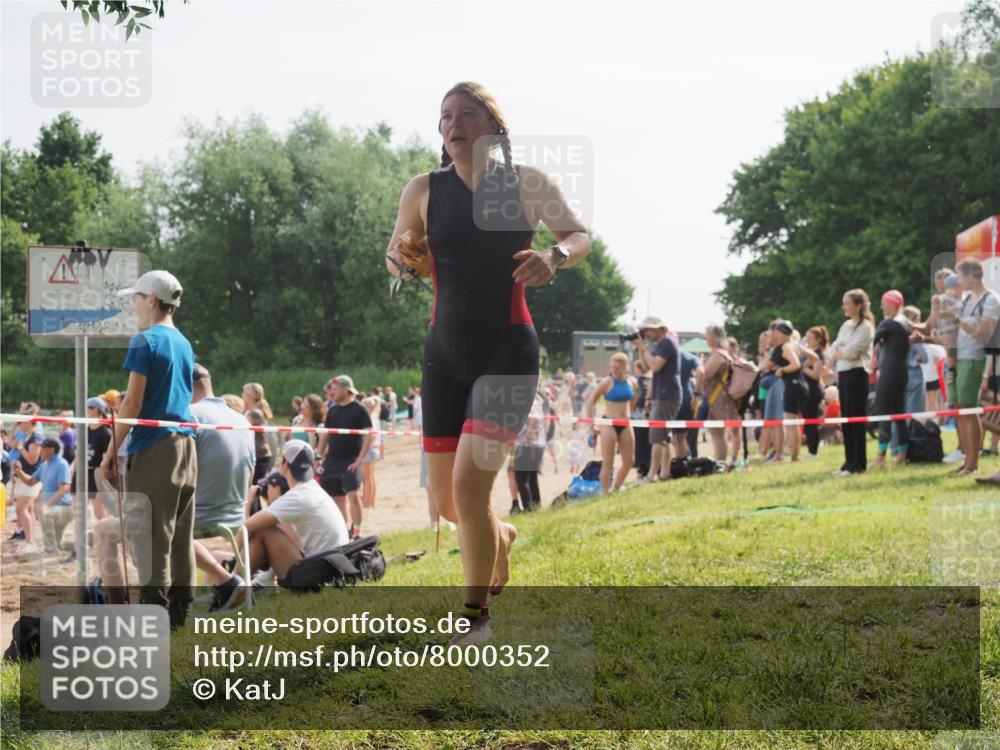 15.06.2025 - 27. Vierlanden-Triathlon KatJ http://msf.ph/oto/8000352 15.06.2025 09:57:09 Schwimmen 263, 325, 1399 meine-sportfotos.de