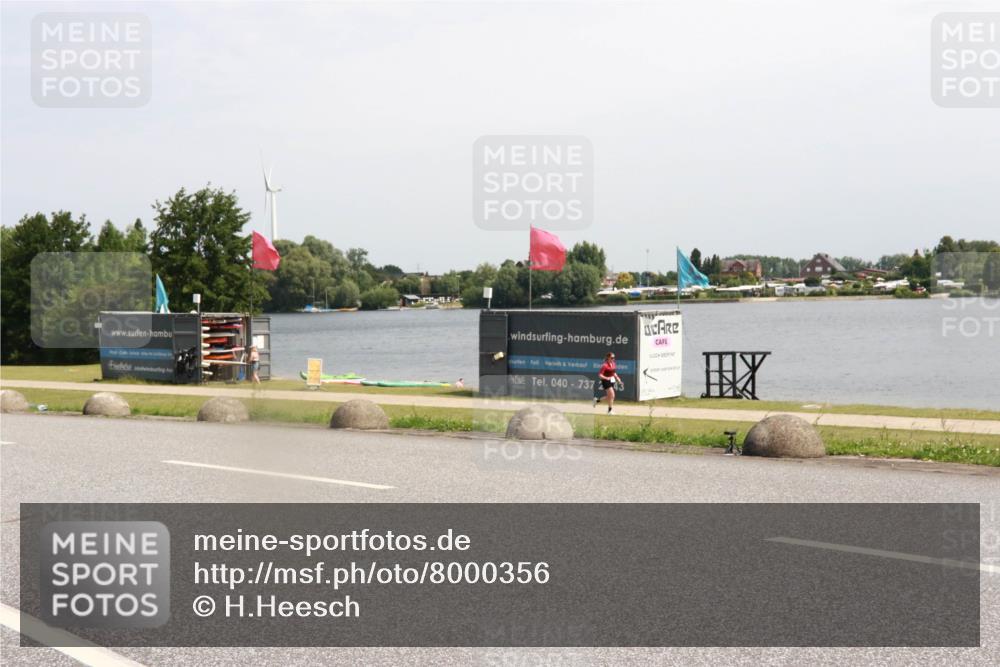 21.06.2025 - 27. Vierlanden-Triathlon H.Heesch http://msf.ph/oto/8000356 15.06.2025 11:41:02 Radfahren 649 meine-sportfotos.de
