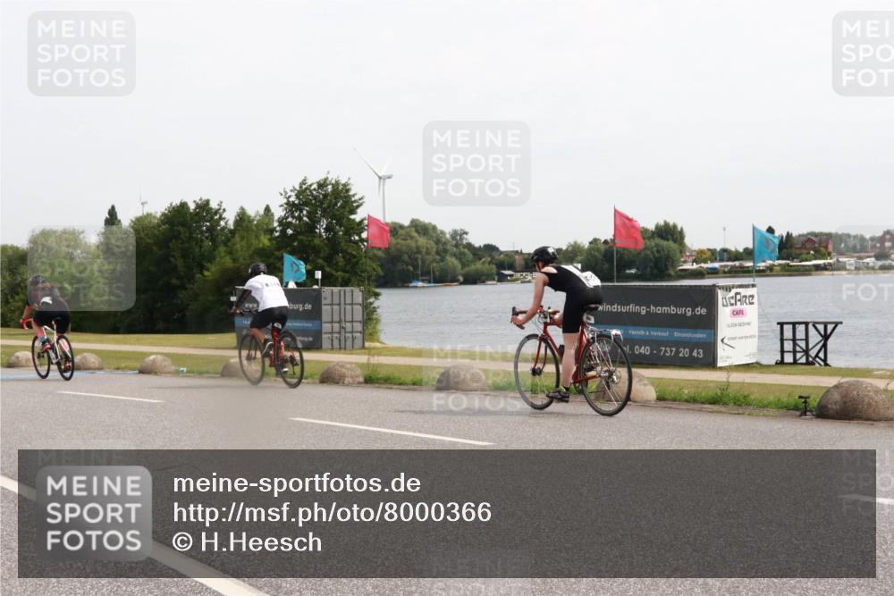 15.06.2025 - 27. Vierlanden-Triathlon H.Heesch http://msf.ph/oto/8000366 15.06.2025 10:27:48 Radfahren 75, 100, 505, 529, 552 meine-sportfotos.de