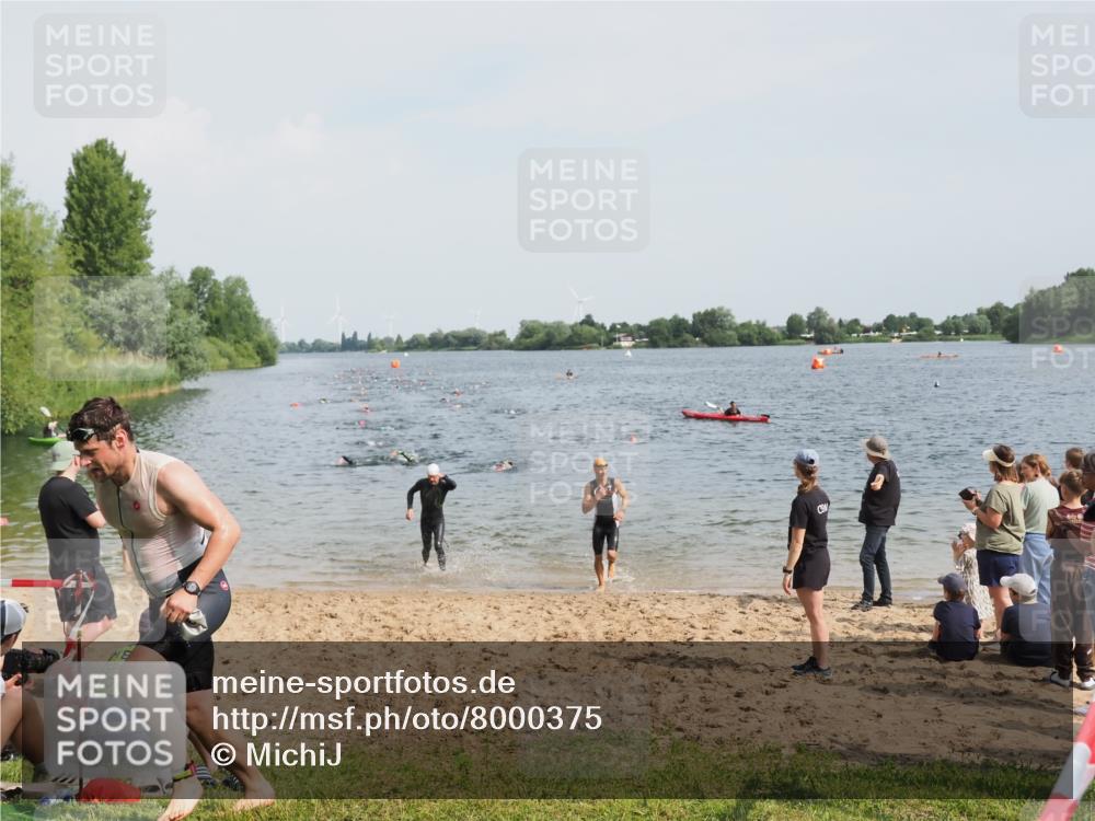 21.06.2025 - 27. Vierlanden-Triathlon MichiJ http://msf.ph/oto/8000375 15.06.2026 10:03:54 Schwimmen 415, 427, 436, 1398 meine-sportfotos.de