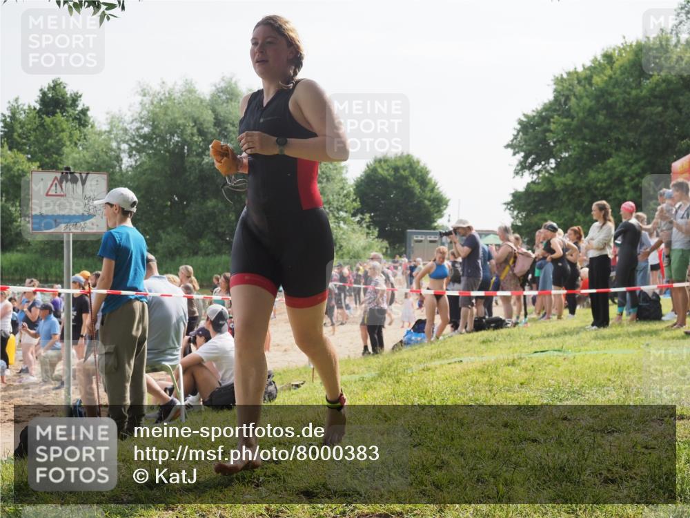 15.06.2025 - 27. Vierlanden-Triathlon KatJ http://msf.ph/oto/8000383 15.06.2025 09:57:09 Schwimmen 263, 325, 1399 meine-sportfotos.de
