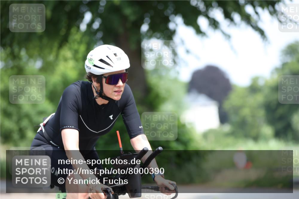 15.06.2025 - 7 Türme Triathlon Yannick Fuchs http://msf.ph/oto/8000390 15.06.2025 12:25:01 Radfahren 327, 372 meine-sportfotos.de