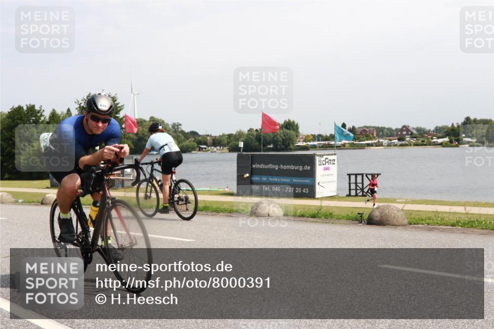21.06.2025 - 27. Vierlanden-Triathlon H.Heesch http://msf.ph/oto/8000391 15.06.2025 11:41:03 Radfahren 649 meine-sportfotos.de