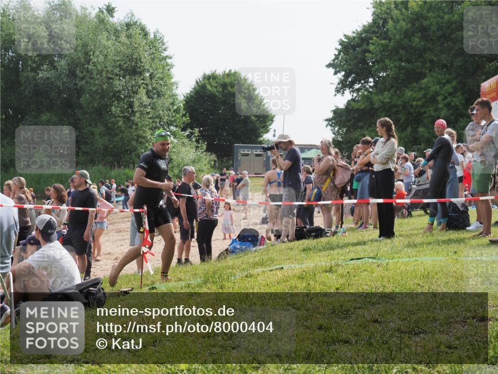 15.06.2025 - 27. Vierlanden-Triathlon KatJ http://msf.ph/oto/8000404 15.06.2025 09:57:12 Schwimmen 263, 296, 1399 meine-sportfotos.de