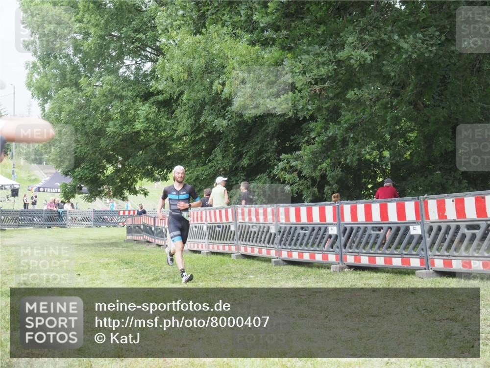 21.06.2025 - 27. Vierlanden-Triathlon KatJ http://msf.ph/oto/8000407 15.06.2025 12:54:21 Ziel 757, 999, 1000, 1001, 1003 meine-sportfotos.de