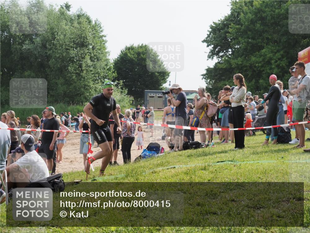 15.06.2025 - 27. Vierlanden-Triathlon KatJ http://msf.ph/oto/8000415 15.06.2025 09:57:12 Schwimmen 263, 296, 1399 meine-sportfotos.de
