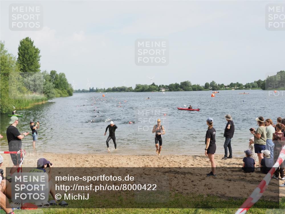 21.06.2025 - 27. Vierlanden-Triathlon MichiJ http://msf.ph/oto/8000422 15.06.2026 10:03:54 Schwimmen 415, 427, 436, 1398 meine-sportfotos.de