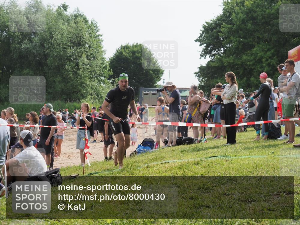 15.06.2025 - 27. Vierlanden-Triathlon KatJ http://msf.ph/oto/8000430 15.06.2025 09:57:13 Schwimmen 263, 296, 1399 meine-sportfotos.de