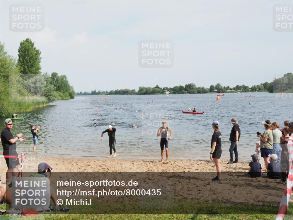 21.06.2025 - 27. Vierlanden-Triathlon MichiJ http://msf.ph/oto/8000435 15.06.2026 10:03:54 Schwimmen 415, 427, 436, 1398 meine-sportfotos.de