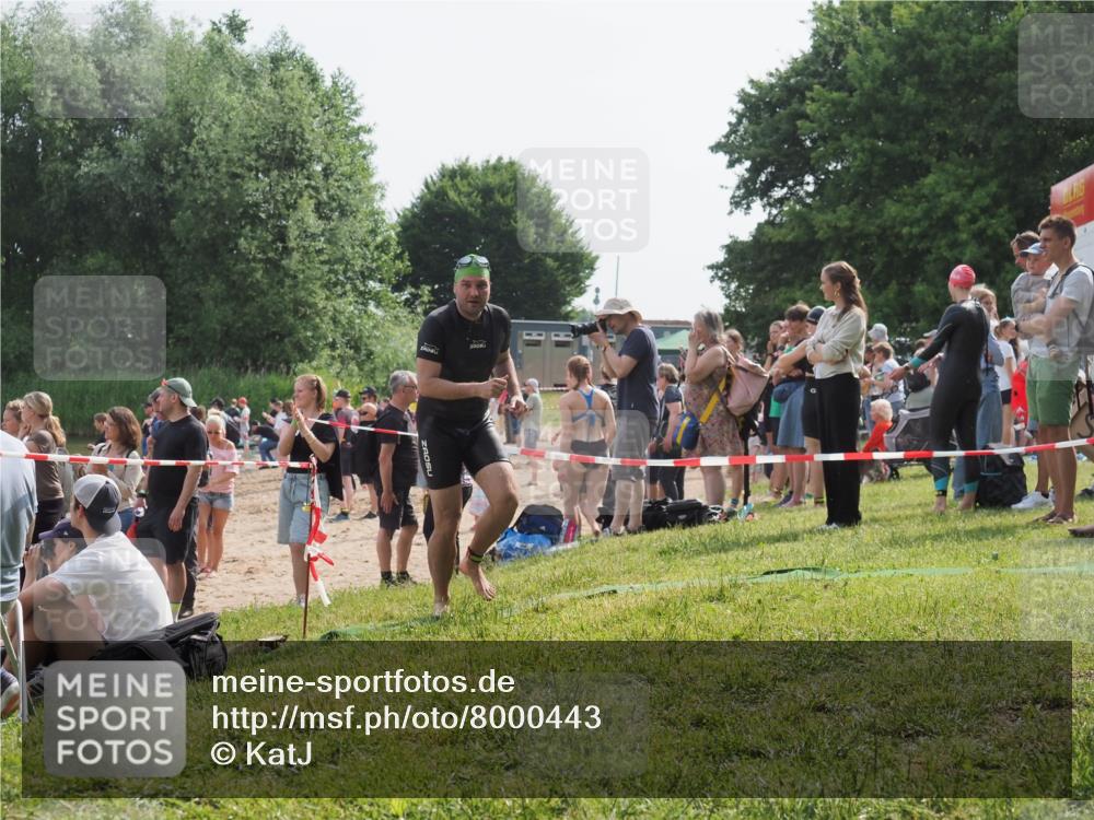 15.06.2025 - 27. Vierlanden-Triathlon KatJ http://msf.ph/oto/8000443 15.06.2025 09:57:13 Schwimmen 263, 296, 1399 meine-sportfotos.de