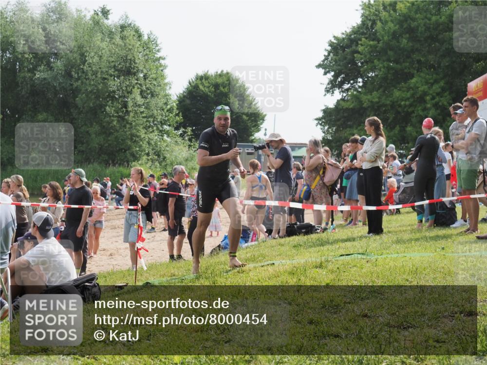 15.06.2025 - 27. Vierlanden-Triathlon KatJ http://msf.ph/oto/8000454 15.06.2025 09:57:13 Schwimmen 263, 296, 1399 meine-sportfotos.de