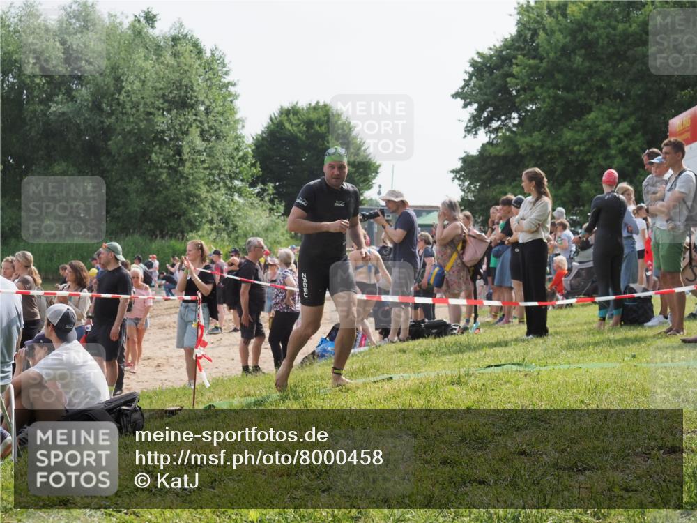 15.06.2025 - 27. Vierlanden-Triathlon KatJ http://msf.ph/oto/8000458 15.06.2025 09:57:13 Schwimmen 263, 296, 1399 meine-sportfotos.de