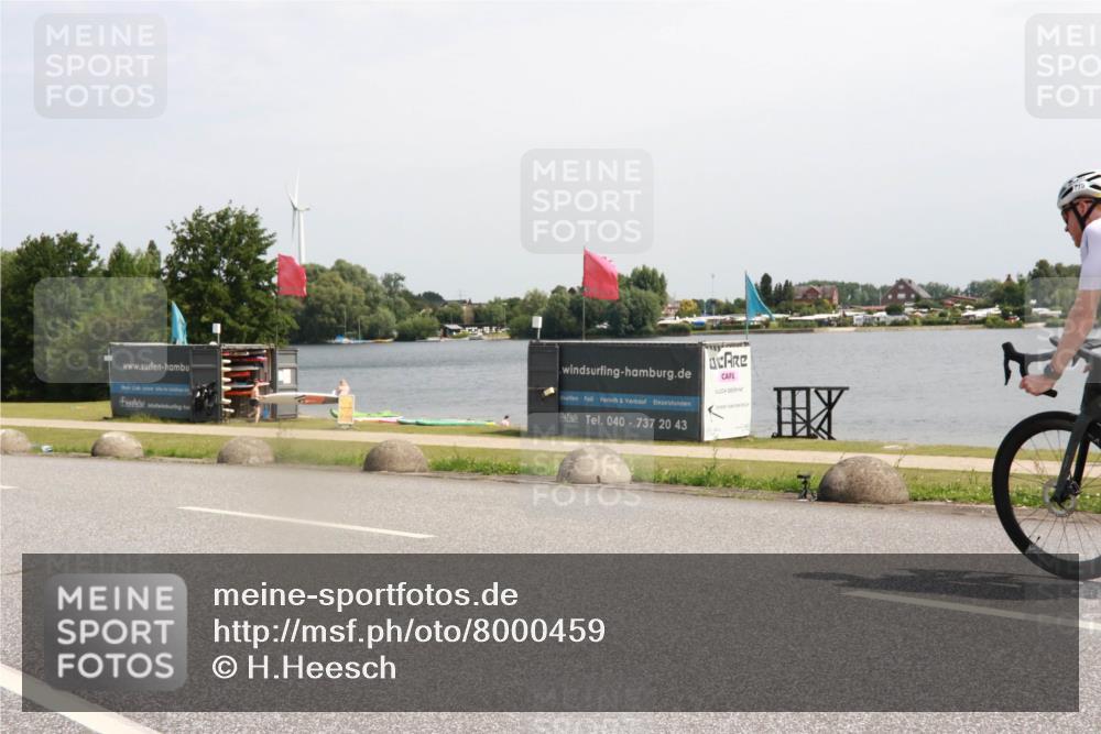 21.06.2025 - 27. Vierlanden-Triathlon H.Heesch http://msf.ph/oto/8000459 15.06.2025 11:41:06 Radfahren 649, 883 meine-sportfotos.de