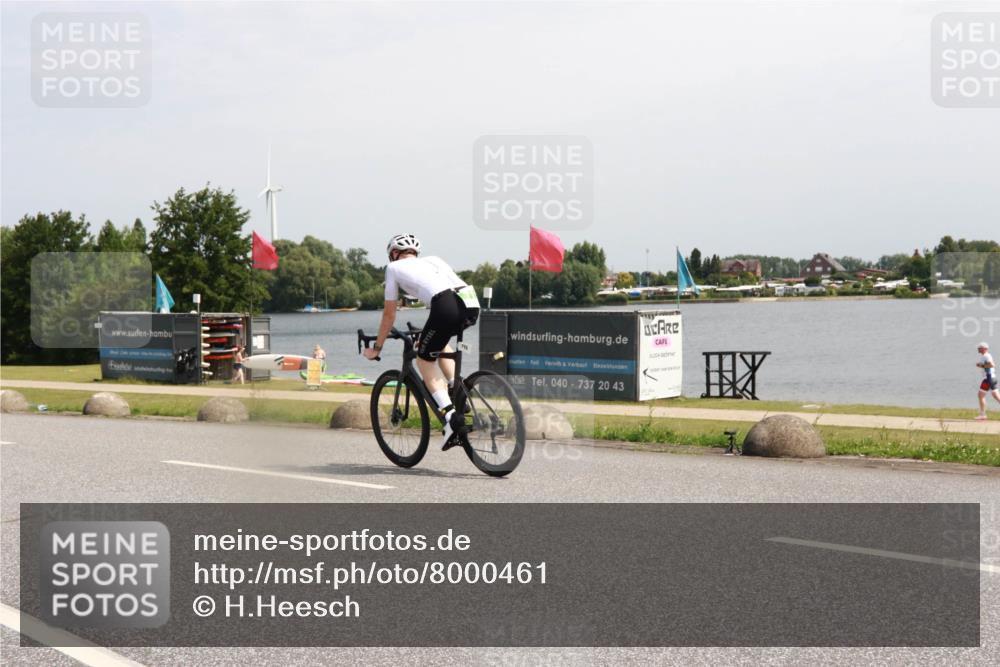 21.06.2025 - 27. Vierlanden-Triathlon H.Heesch http://msf.ph/oto/8000461 15.06.2025 11:41:07 Radfahren 649, 715, 883 meine-sportfotos.de
