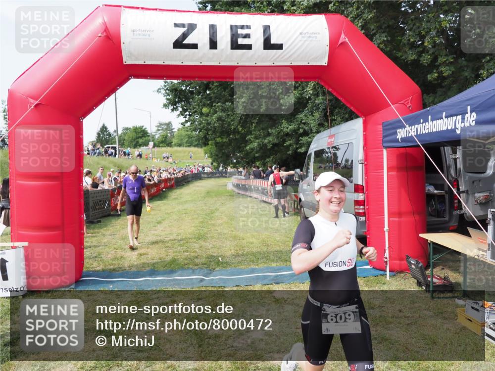 21.06.2025 - 27. Vierlanden-Triathlon MichiJ http://msf.ph/oto/8000472 15.06.2026 11:25:06 Ziel 194, 609 meine-sportfotos.de