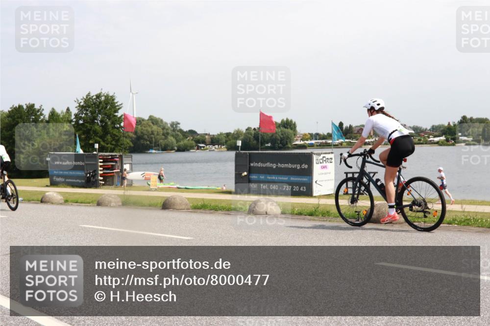 21.06.2025 - 27. Vierlanden-Triathlon H.Heesch http://msf.ph/oto/8000477 15.06.2025 11:41:08 Radfahren 649, 715, 867, 883 meine-sportfotos.de