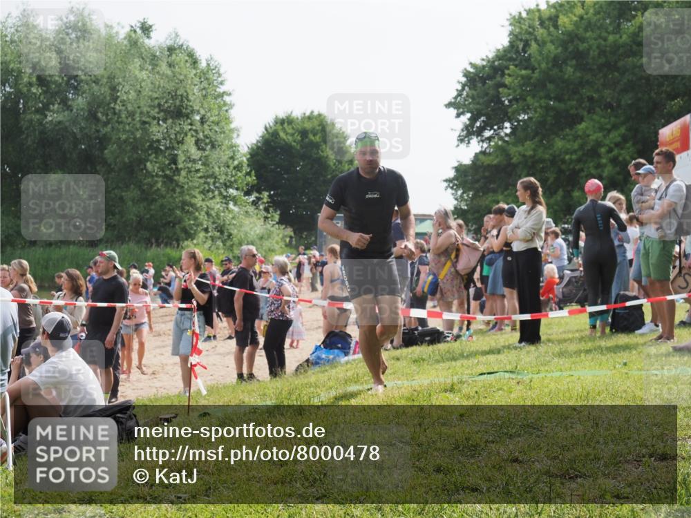 15.06.2025 - 27. Vierlanden-Triathlon KatJ http://msf.ph/oto/8000478 15.06.2025 09:57:14 Schwimmen 263, 296, 1399 meine-sportfotos.de