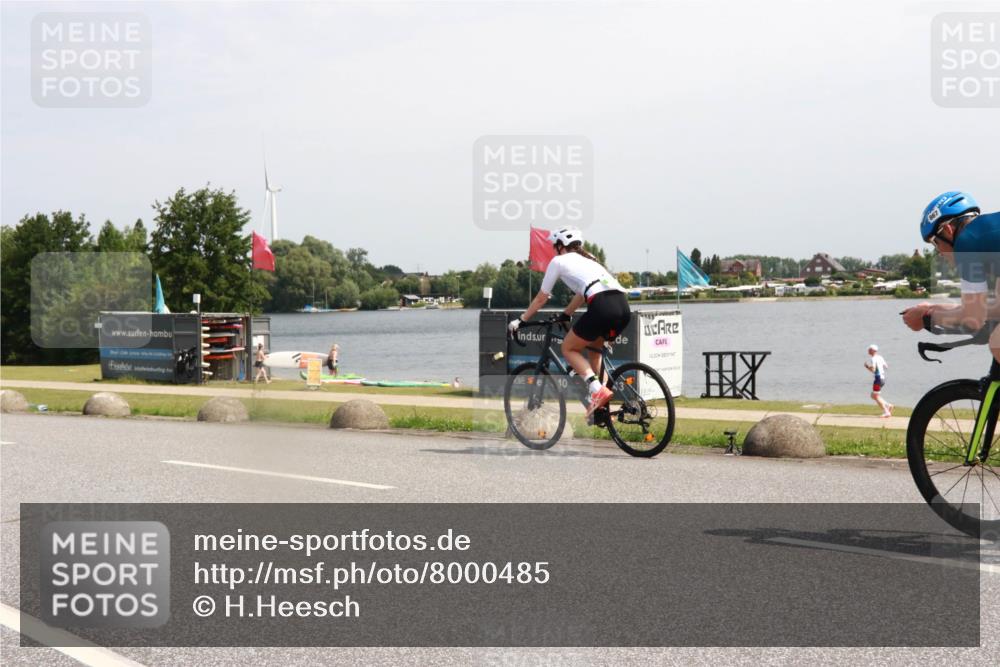21.06.2025 - 27. Vierlanden-Triathlon H.Heesch http://msf.ph/oto/8000485 15.06.2025 11:41:08 Radfahren 649, 715, 867, 883 meine-sportfotos.de