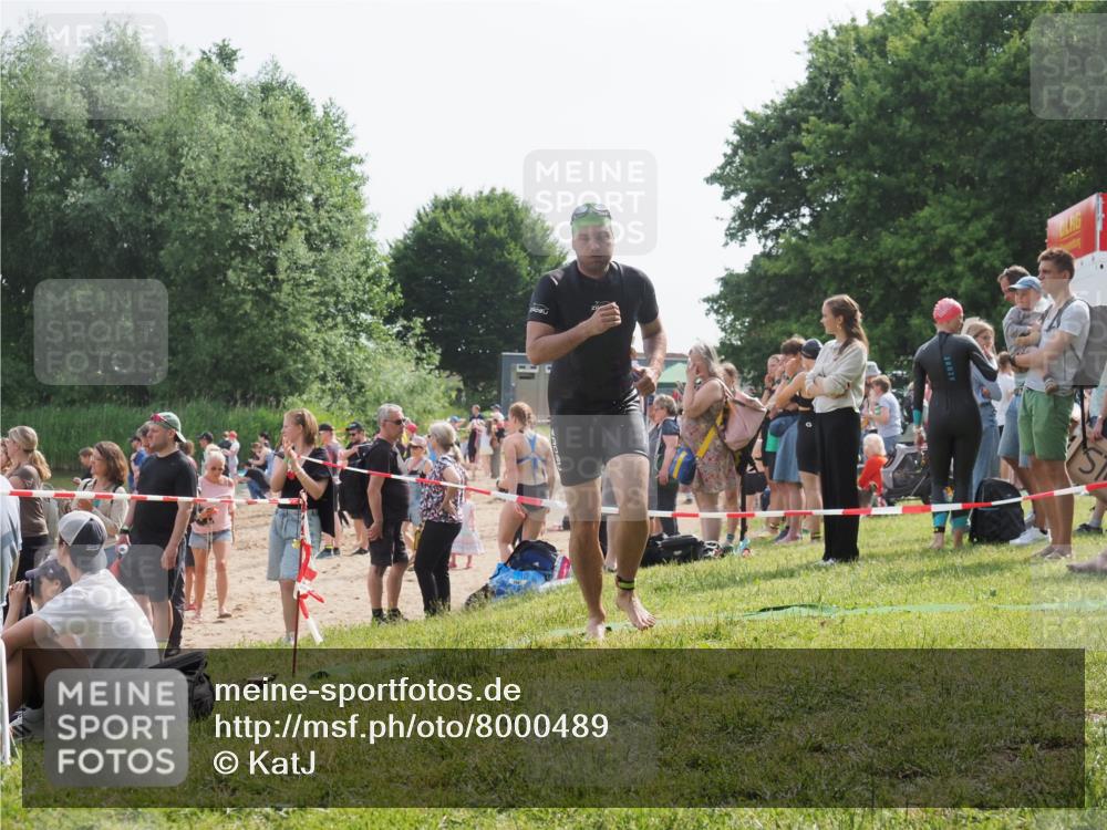 15.06.2025 - 27. Vierlanden-Triathlon KatJ http://msf.ph/oto/8000489 15.06.2025 09:57:14 Schwimmen 263, 296, 1399 meine-sportfotos.de
