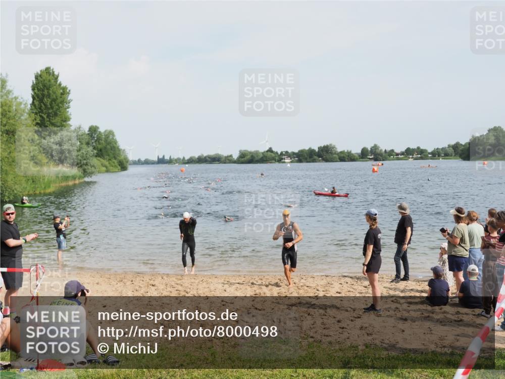 21.06.2025 - 27. Vierlanden-Triathlon MichiJ http://msf.ph/oto/8000498 15.06.2026 10:03:55 Schwimmen 415, 427, 436, 1398 meine-sportfotos.de