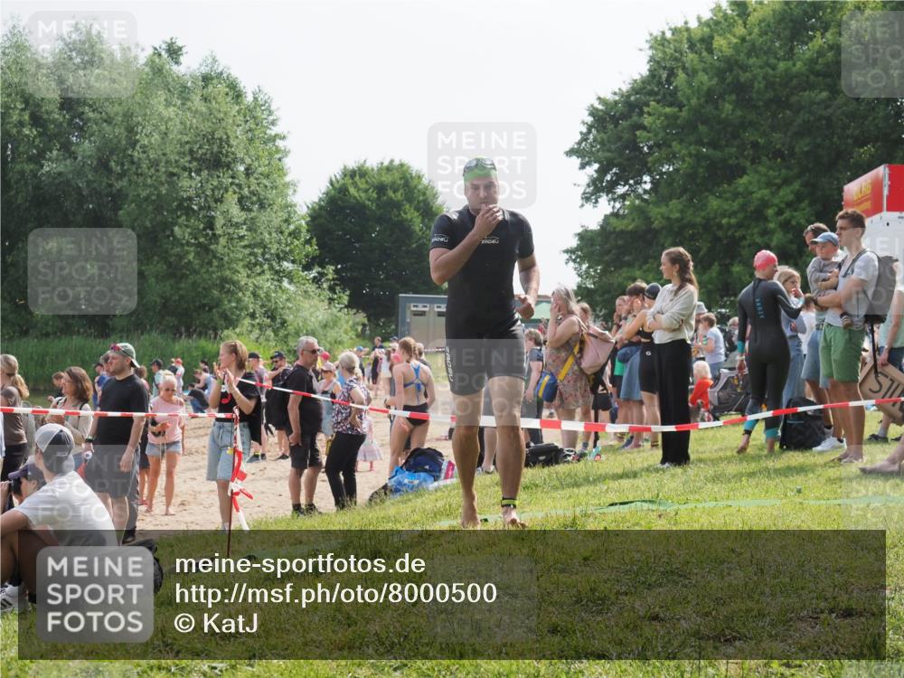 15.06.2025 - 27. Vierlanden-Triathlon KatJ http://msf.ph/oto/8000500 15.06.2025 09:57:14 Schwimmen 263, 296, 1399 meine-sportfotos.de