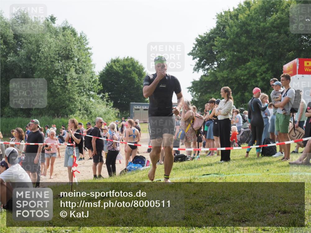 15.06.2025 - 27. Vierlanden-Triathlon KatJ http://msf.ph/oto/8000511 15.06.2025 09:57:14 Schwimmen 263, 296, 1399 meine-sportfotos.de