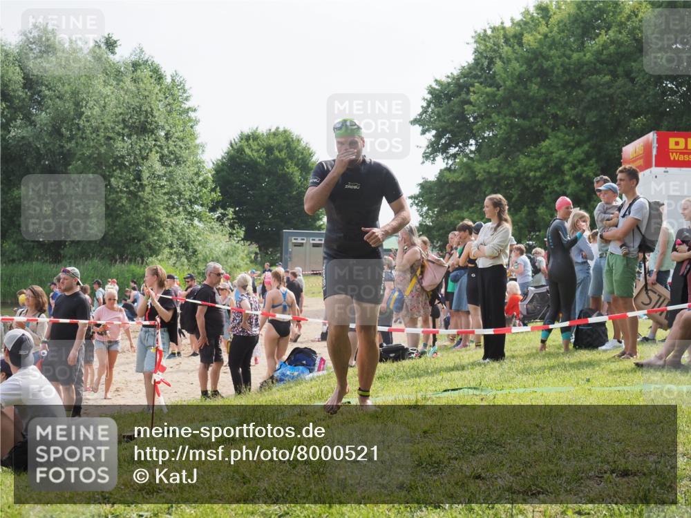15.06.2025 - 27. Vierlanden-Triathlon KatJ http://msf.ph/oto/8000521 15.06.2025 09:57:14 Schwimmen 263, 296, 1399 meine-sportfotos.de