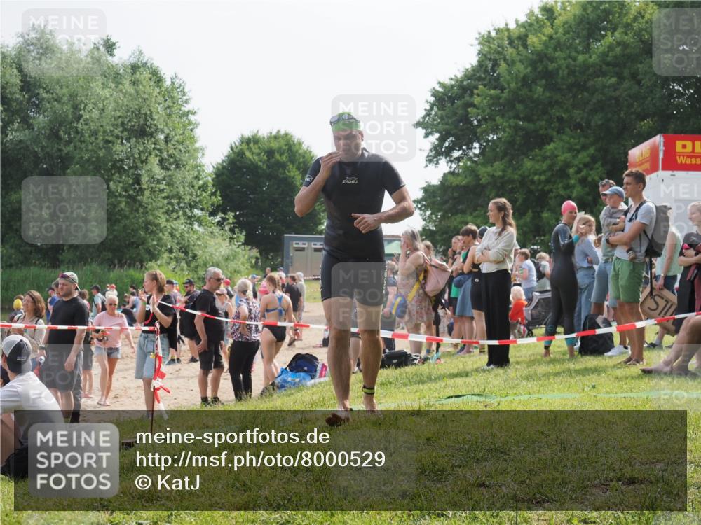 15.06.2025 - 27. Vierlanden-Triathlon KatJ http://msf.ph/oto/8000529 15.06.2025 09:57:14 Schwimmen 263, 296, 1399 meine-sportfotos.de