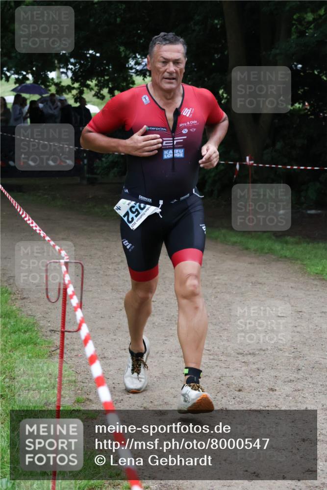 21.06.2025 - 27. Vierlanden-Triathlon Lena Gebhardt http://msf.ph/oto/8000547 15.06.2025 14:02:48 Laufen 252, 2025 meine-sportfotos.de