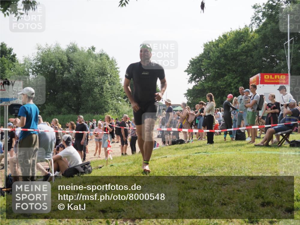 15.06.2025 - 27. Vierlanden-Triathlon KatJ http://msf.ph/oto/8000548 15.06.2025 09:57:16 Schwimmen 263, 296, 343, 1399 meine-sportfotos.de