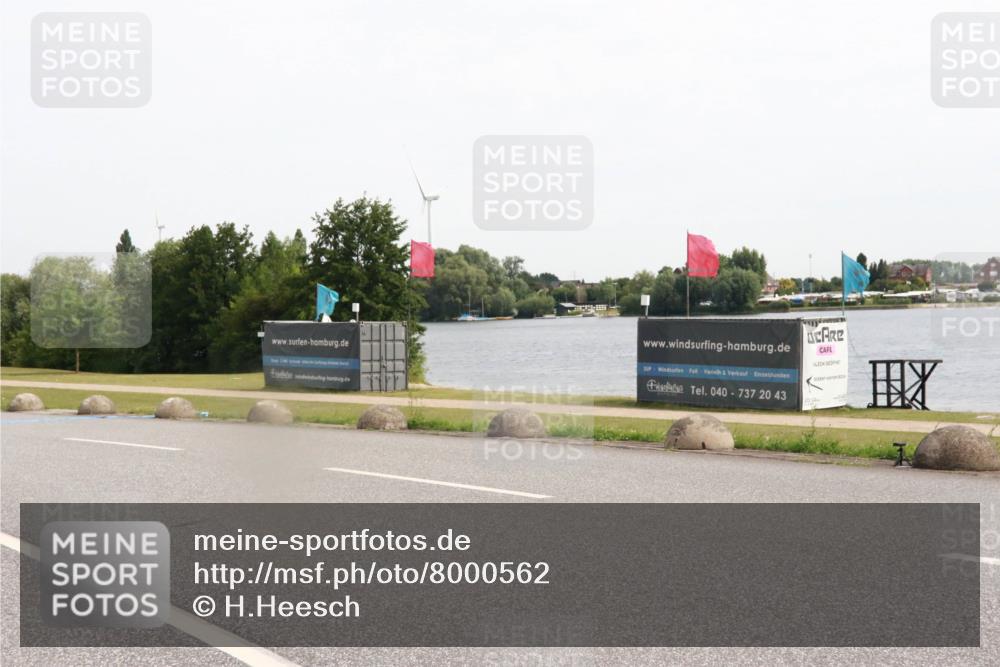 15.06.2025 - 27. Vierlanden-Triathlon H.Heesch http://msf.ph/oto/8000562 15.06.2025 10:27:52 Radfahren 49, 75, 100, 505, 529, 552 meine-sportfotos.de