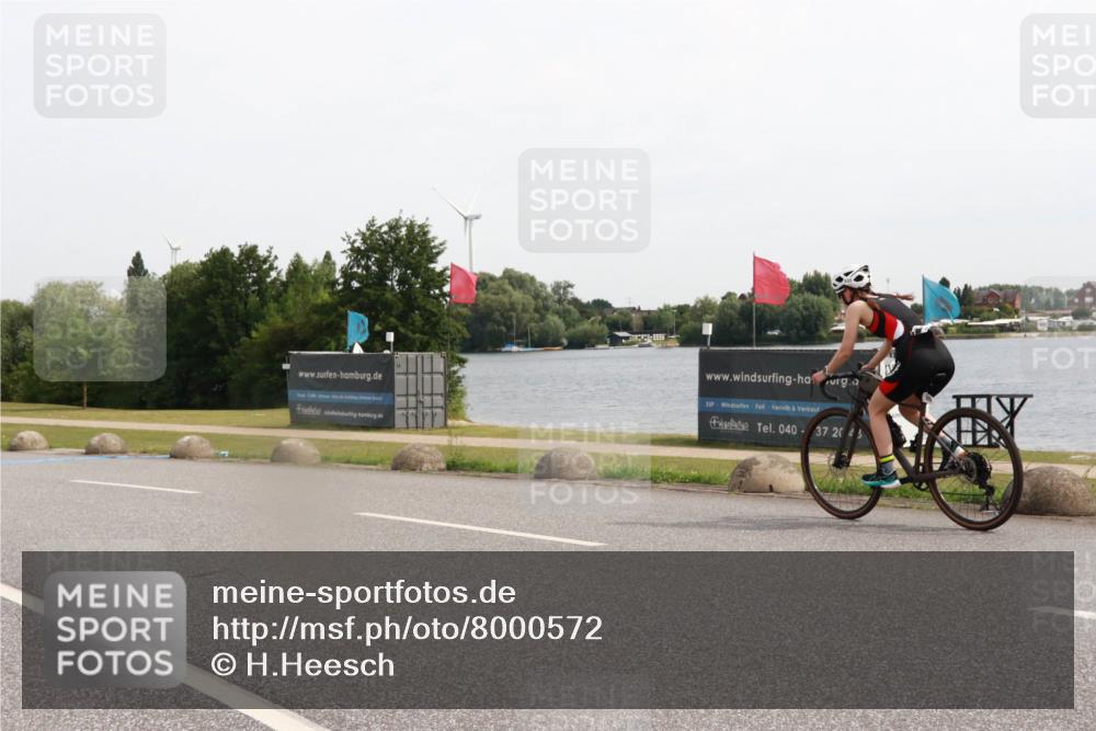 15.06.2025 - 27. Vierlanden-Triathlon H.Heesch http://msf.ph/oto/8000572 15.06.2025 10:27:53 Radfahren 49, 100, 505, 529, 533, 552 meine-sportfotos.de