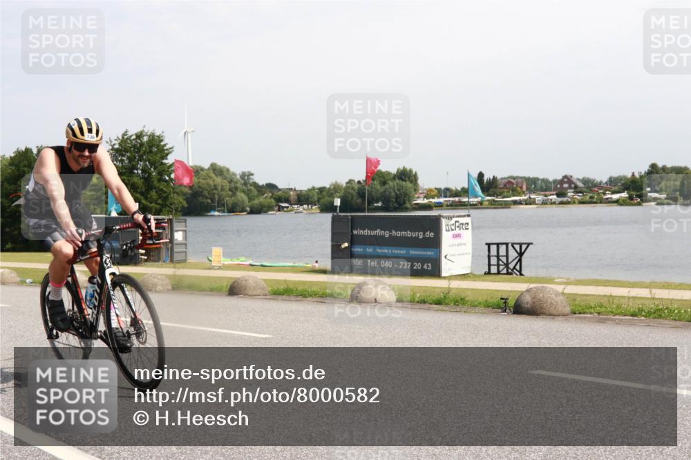 21.06.2025 - 27. Vierlanden-Triathlon H.Heesch http://msf.ph/oto/8000582 15.06.2025 11:41:19 Radfahren 696, 706, 778 meine-sportfotos.de