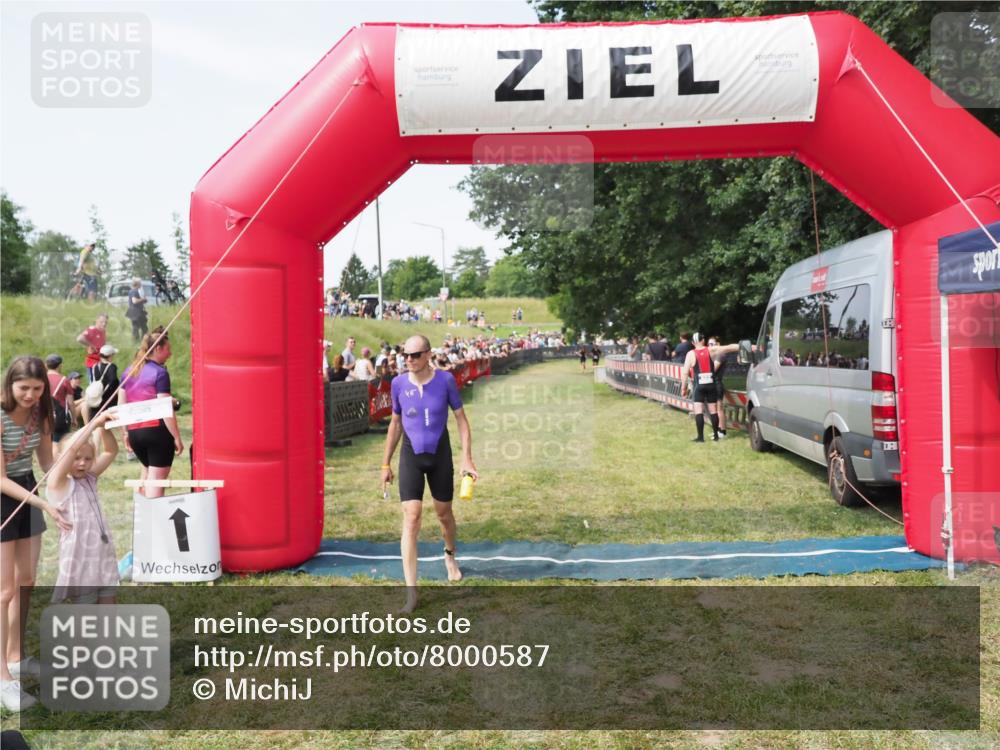 21.06.2025 - 27. Vierlanden-Triathlon MichiJ http://msf.ph/oto/8000587 15.06.2026 11:25:08 Ziel 194, 609 meine-sportfotos.de
