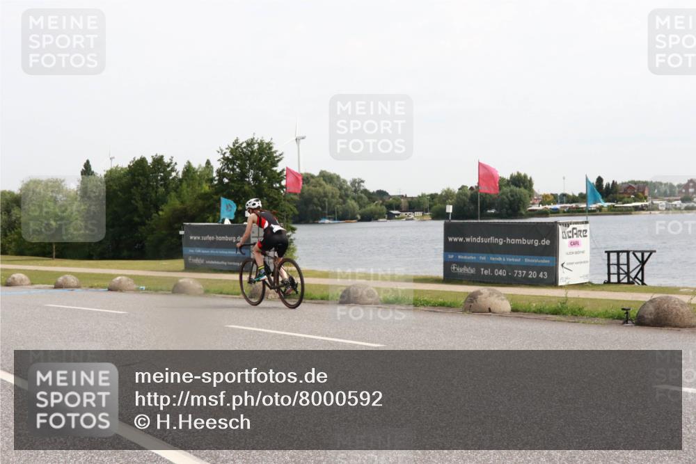 15.06.2025 - 27. Vierlanden-Triathlon H.Heesch http://msf.ph/oto/8000592 15.06.2025 10:27:53 Radfahren 49, 100, 505, 529, 533, 552 meine-sportfotos.de