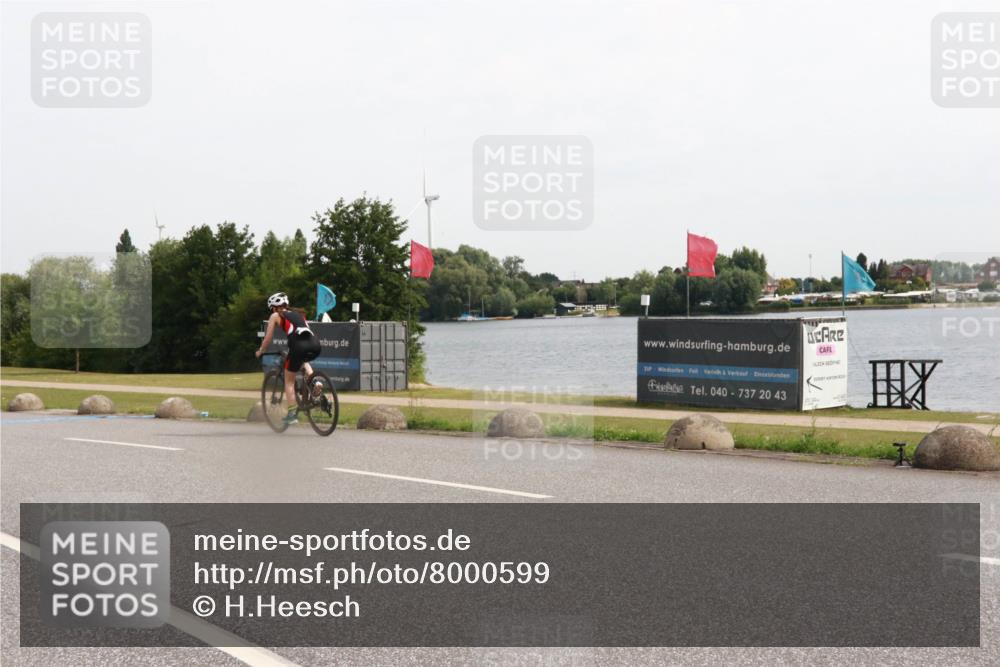 15.06.2025 - 27. Vierlanden-Triathlon H.Heesch http://msf.ph/oto/8000599 15.06.2025 10:27:54 Radfahren 49, 100, 505, 529, 533, 552 meine-sportfotos.de