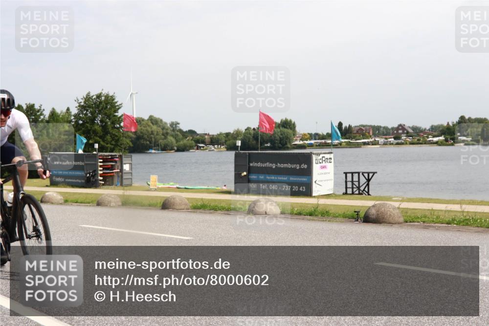 21.06.2025 - 27. Vierlanden-Triathlon H.Heesch http://msf.ph/oto/8000602 15.06.2025 11:41:23 Radfahren 696, 706, 709 meine-sportfotos.de