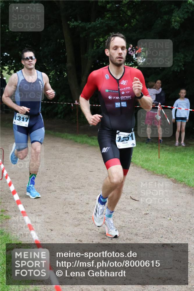 21.06.2025 - 27. Vierlanden-Triathlon Lena Gebhardt http://msf.ph/oto/8000615 15.06.2025 14:03:08 Laufen 1317, 125, 4 meine-sportfotos.de