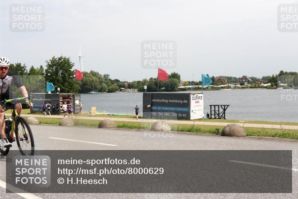 21.06.2025 - 27. Vierlanden-Triathlon H.Heesch http://msf.ph/oto/8000629 15.06.2025 11:41:49 Radfahren 701 meine-sportfotos.de