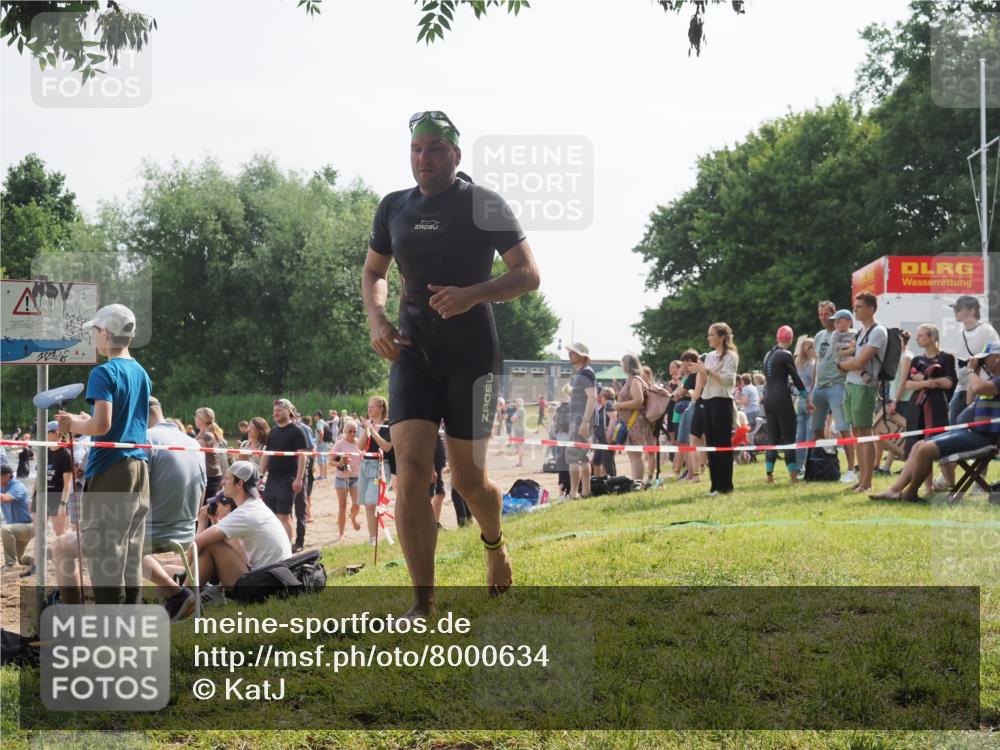15.06.2025 - 27. Vierlanden-Triathlon KatJ http://msf.ph/oto/8000634 15.06.2025 09:57:16 Schwimmen 263, 296, 343, 1399 meine-sportfotos.de