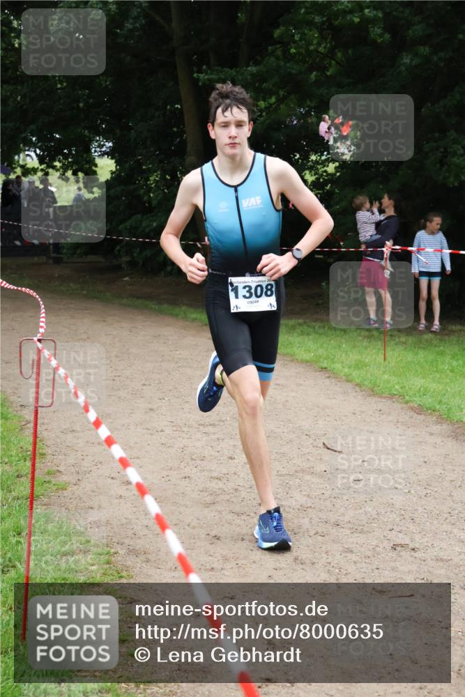 21.06.2025 - 27. Vierlanden-Triathlon Lena Gebhardt http://msf.ph/oto/8000635 15.06.2025 14:03:17 Laufen 1308 meine-sportfotos.de