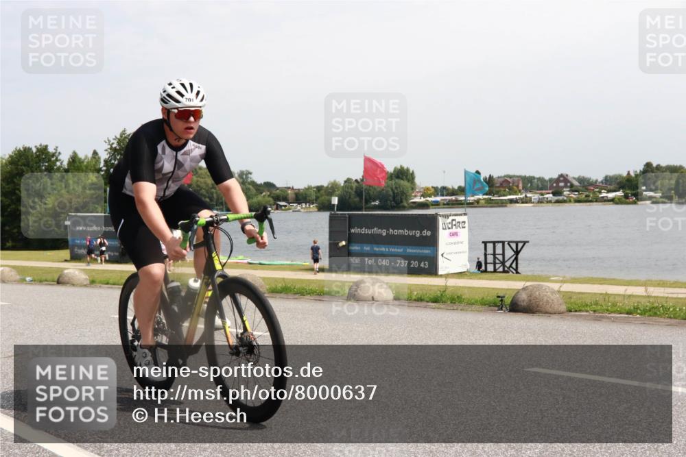 21.06.2025 - 27. Vierlanden-Triathlon H.Heesch http://msf.ph/oto/8000637 15.06.2025 11:41:49 Radfahren 701 meine-sportfotos.de