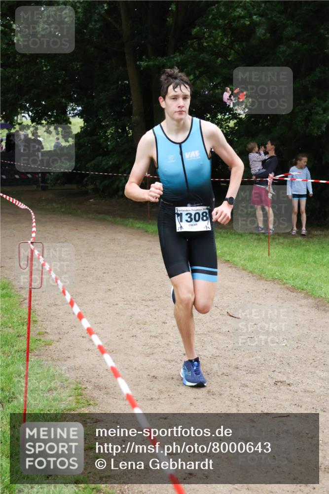 21.06.2025 - 27. Vierlanden-Triathlon Lena Gebhardt http://msf.ph/oto/8000643 15.06.2025 14:03:17 Laufen 202, 1308, 4 meine-sportfotos.de